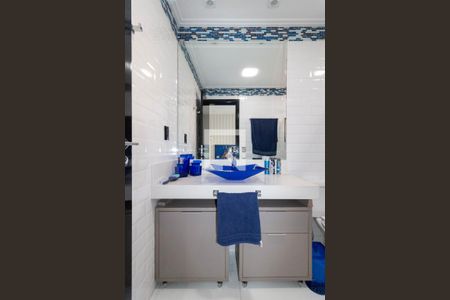 Apartamento à venda com 342m², 4 quartos e 4 vagas Apartamento à venda com 342m², 4 quartos e 4 vagasBanheiro da Suíte 3