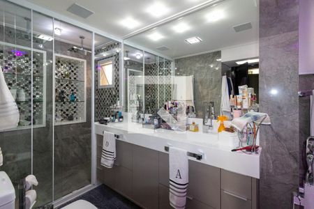 Apartamento à venda com 342m², 4 quartos e 4 vagas Apartamento à venda com 342m², 4 quartos e 4 vagasBanheiro da Suíte 1