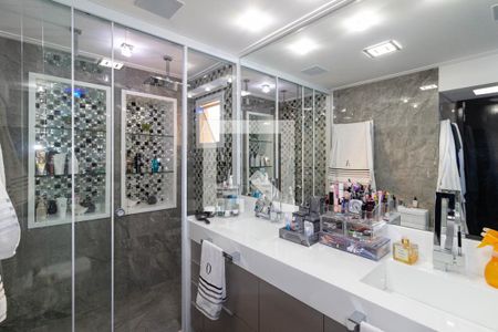 Apartamento à venda com 342m², 4 quartos e 4 vagas Apartamento à venda com 342m², 4 quartos e 4 vagasBanheiro da Suíte 1