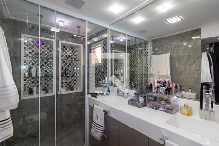 Apartamento à venda com 342m², 4 quartos e 4 vagas Apartamento à venda com 342m², 4 quartos e 4 vagasBanheiro da Suíte 1