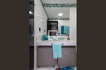 Apartamento à venda com 342m², 4 quartos e 4 vagas Apartamento à venda com 342m², 4 quartos e 4 vagasBanheiro da Suíte 2