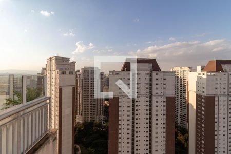 Apartamento à venda com 342m², 4 quartos e 4 vagas Apartamento à venda com 342m², 4 quartos e 4 vagasVista da Piscina Privativa