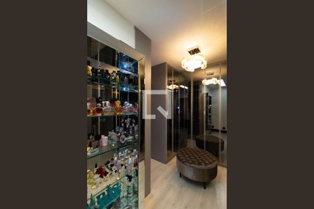 Apartamento à venda com 342m², 4 quartos e 4 vagas Apartamento à venda com 342m², 4 quartos e 4 vagasCloset da Suíte 1