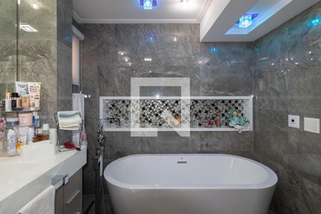 Apartamento à venda com 342m², 4 quartos e 4 vagas Apartamento à venda com 342m², 4 quartos e 4 vagasBanheiro da Suíte 1