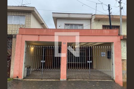 Casa à venda com 227m², 4 quartos e 2 vagas Casa à venda com 227m², 4 quartos e 2 vagasFachada