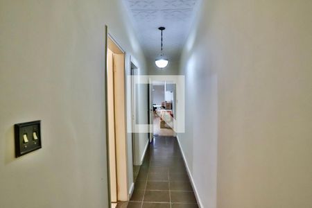 Casa à venda com 227m², 4 quartos e 2 vagas Casa à venda com 227m², 4 quartos e 2 vagasCorredor