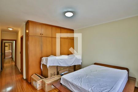 Casa à venda com 227m², 4 quartos e 2 vagas Casa à venda com 227m², 4 quartos e 2 vagasQuarto 3