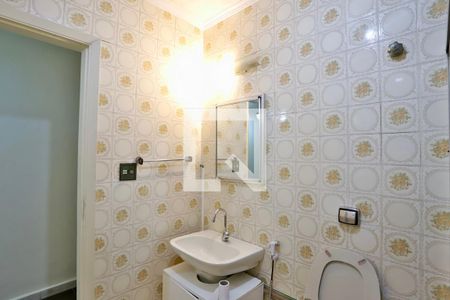 Casa à venda com 227m², 4 quartos e 2 vagas Casa à venda com 227m², 4 quartos e 2 vagasBanheiro