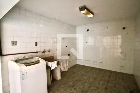 Casa à venda com 227m², 4 quartos e 2 vagas Casa à venda com 227m², 4 quartos e 2 vagasLavanderia