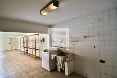 Casa à venda com 227m², 4 quartos e 2 vagas Casa à venda com 227m², 4 quartos e 2 vagasLavanderia