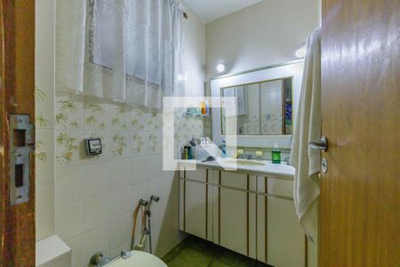 Apartamento à venda com 352m², 4 quartos e 3 vagas Apartamento à venda com 352m², 4 quartos e 3 vagasBanheiro da Suíte 2