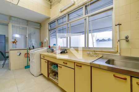 Apartamento à venda com 352m², 4 quartos e 3 vagas Apartamento à venda com 352m², 4 quartos e 3 vagasÁrea de Serviço