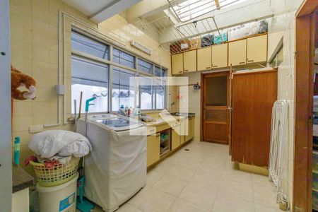 Apartamento à venda com 352m², 4 quartos e 3 vagas Apartamento à venda com 352m², 4 quartos e 3 vagasÁrea de Serviço