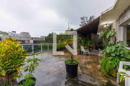 Apartamento à venda com 352m², 4 quartos e 3 vagas Apartamento à venda com 352m², 4 quartos e 3 vagasVaranda