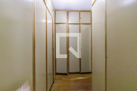 Apartamento à venda com 352m², 4 quartos e 3 vagas Apartamento à venda com 352m², 4 quartos e 3 vagasCloset da Suíte 1