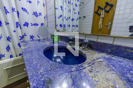 Apartamento à venda com 352m², 4 quartos e 3 vagas Apartamento à venda com 352m², 4 quartos e 3 vagasBanheiro da Suíte 1