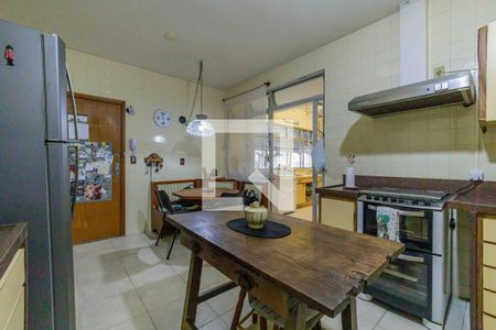 Apartamento à venda com 352m², 4 quartos e 3 vagas Apartamento à venda com 352m², 4 quartos e 3 vagasCozinha