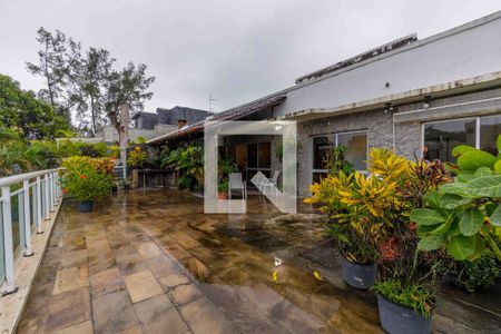 Apartamento à venda com 352m², 4 quartos e 3 vagas Apartamento à venda com 352m², 4 quartos e 3 vagasVaranda