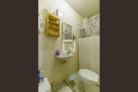 Apartamento à venda com 352m², 4 quartos e 3 vagas Apartamento à venda com 352m², 4 quartos e 3 vagasBanheiro de Serviço