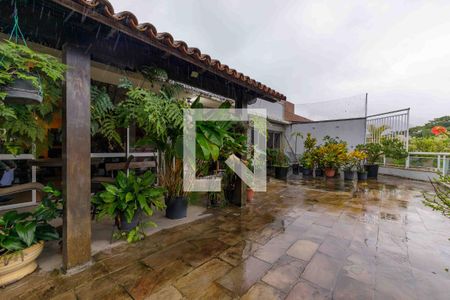 Apartamento à venda com 352m², 4 quartos e 3 vagas Apartamento à venda com 352m², 4 quartos e 3 vagasVaranda