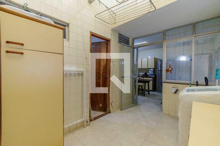 Apartamento à venda com 352m², 4 quartos e 3 vagas Apartamento à venda com 352m², 4 quartos e 3 vagasÁrea de Serviço