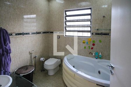 Casa à venda com 250m², 3 quartos e 3 vagasSuíte Banheiro