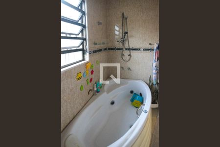 Casa à venda com 250m², 3 quartos e 3 vagasSuíte Banheiro