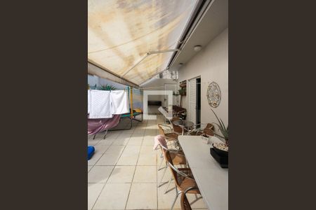 Casa à venda com 250m², 3 quartos e 3 vagasQuintal