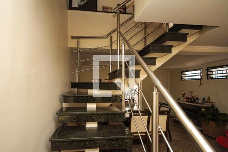 Casa à venda com 250m², 3 quartos e 3 vagasEscada