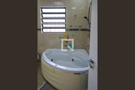 Casa à venda com 250m², 3 quartos e 3 vagasSuíte Banheiro