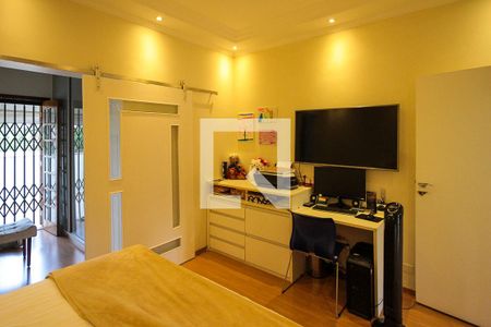 Casa à venda com 250m², 3 quartos e 3 vagasSuíte