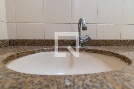 Casa de condomínio à venda com 185m², 3 quartos e 2 vagas Casa de condomínio à venda com 185m², 3 quartos e 2 vagasBanheiro Social Detalhe