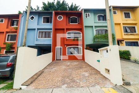 Casa de condomínio à venda com 185m², 3 quartos e 2 vagas Casa de condomínio à venda com 185m², 3 quartos e 2 vagasFachada