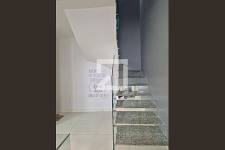 Apartamento à venda com 143m², 3 quartos e 2 vagasEscada