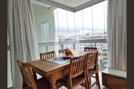 Apartamento à venda com 143m², 3 quartos e 2 vagasVaranda