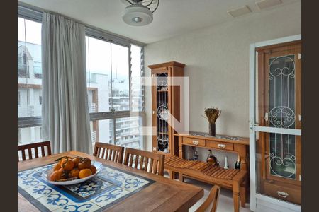 Apartamento à venda com 143m², 3 quartos e 2 vagasVaranda