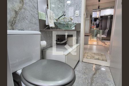 Apartamento à venda com 143m², 3 quartos e 2 vagasBanheiro social