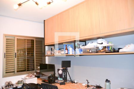 Apartamento à venda com 186m², 4 quartos e 3 vagasEscritório