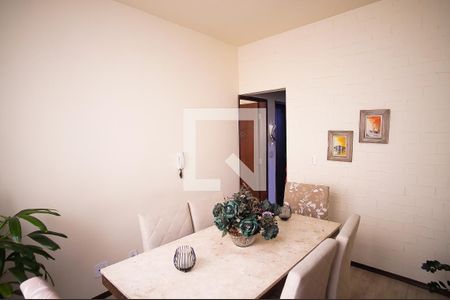 Sala de casa de condomínio à venda com 4 quartos, 117m² em Santa Rosa, Belo Horizonte