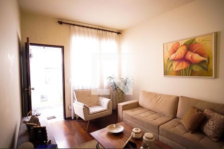 Sala de casa de condomínio à venda com 4 quartos, 117m² em Santa Rosa, Belo Horizonte