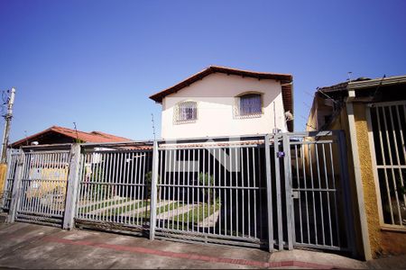 Casa de condomínio à venda com 117m², 4 quartos e 2 vagasFachada