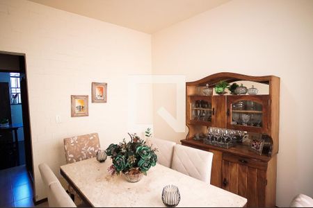 Sala de casa de condomínio à venda com 4 quartos, 117m² em Santa Rosa, Belo Horizonte