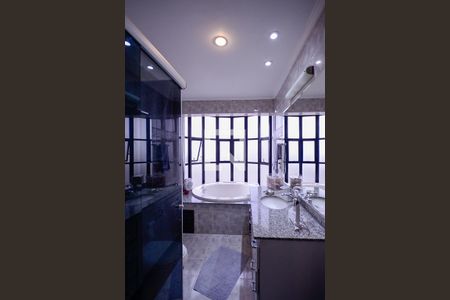 Apartamento à venda com 176m², 3 quartos e 3 vagasBanheiro Quarto 3