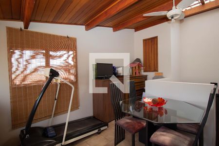 Casa à venda com 200m², 3 quartos e 3 vagasEscritório