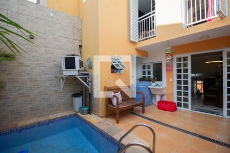 Casa à venda com 200m², 3 quartos e 3 vagasPiscina