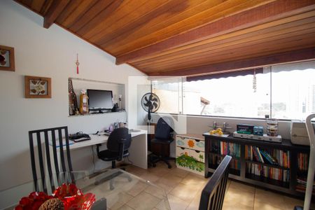 Casa à venda com 200m², 3 quartos e 3 vagasEscritório