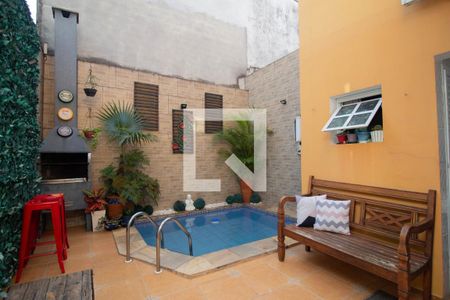Casa à venda com 200m², 3 quartos e 3 vagasPiscina