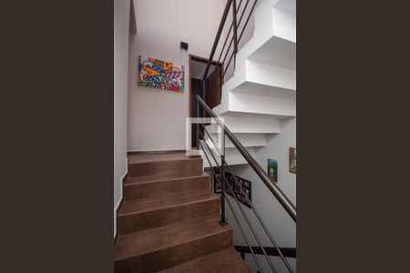 Casa à venda com 200m², 3 quartos e 3 vagasEscada