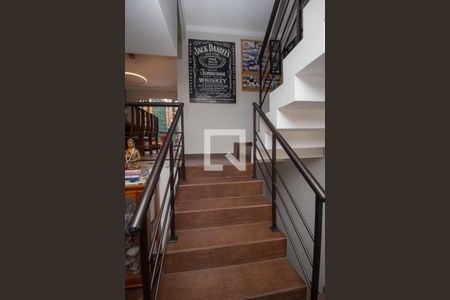 Casa à venda com 200m², 3 quartos e 3 vagasEscada