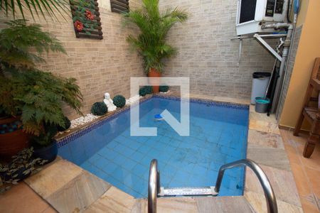 Casa à venda com 200m², 3 quartos e 3 vagasPiscina